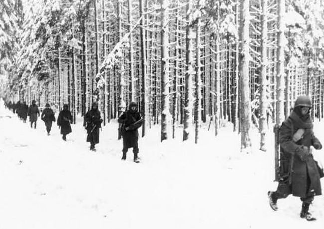 许特根森林战役：二战盟军最惨重的战役，美军到底死了多少人？ - 3
