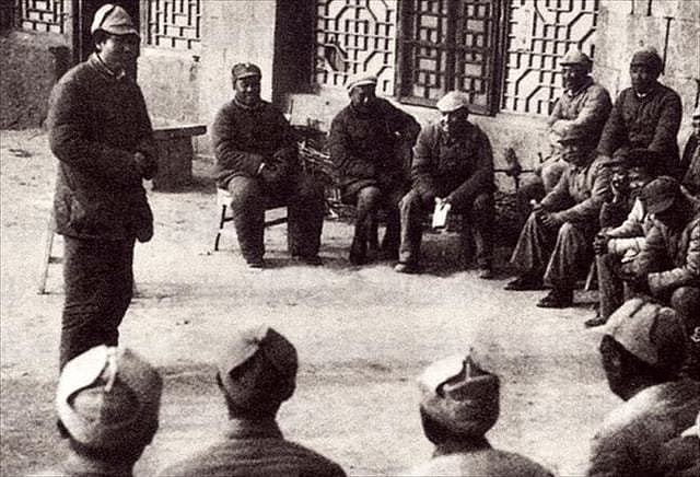 1983年，王光美到毛主席故居参观，临走时一句话道尽一生赤诚 - 7