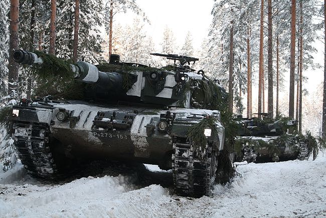 有多少国家装备德国豹2坦克？这个横跨欧亚两洲的国家拥有300辆 - 10