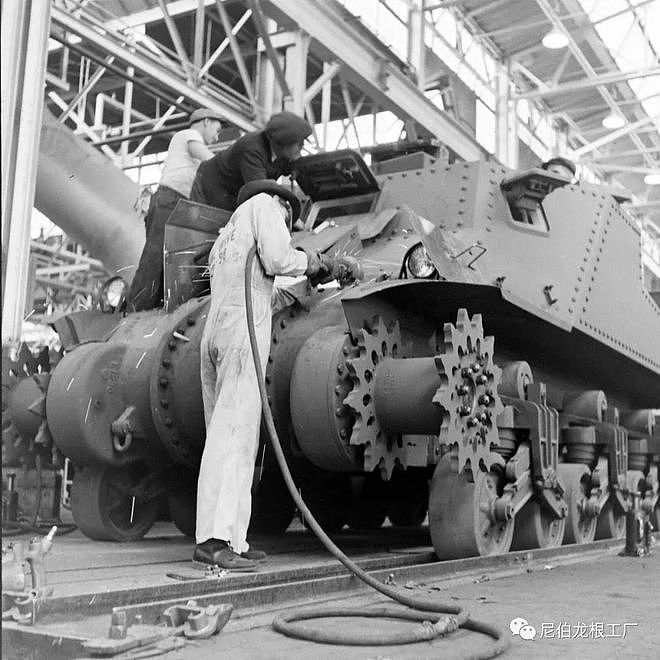 汽车城日常：二战美军M3中型坦克的生产线留影 - 16