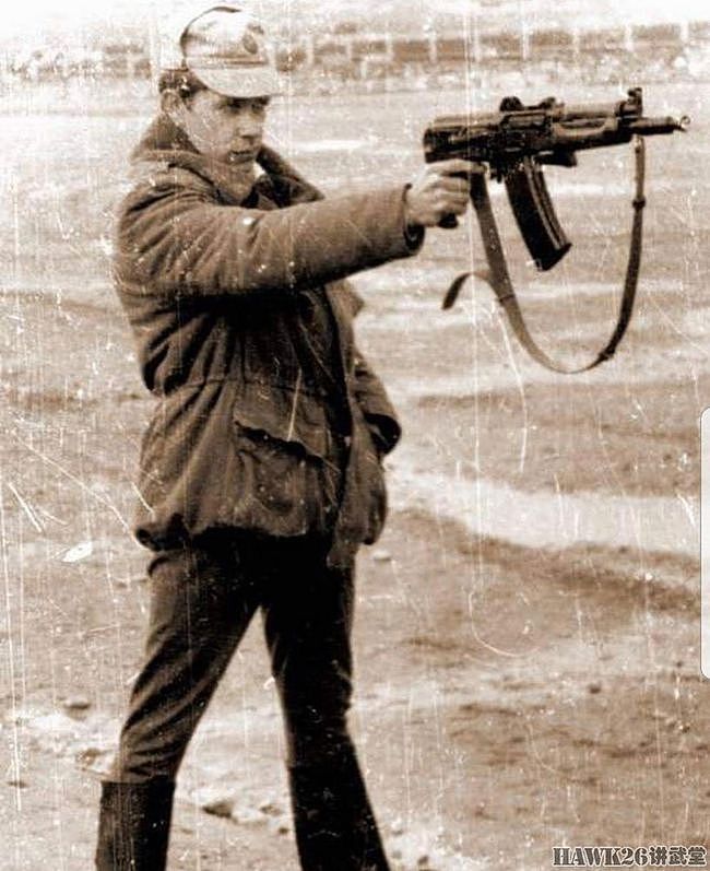 苏联AKS-74步枪的历次演变 专为空降部队研制 折叠枪托多次修改 - 9