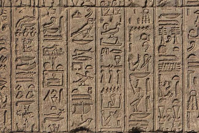 古埃及文字突然被破译，一定是伪造的？了解一下罗塞塔石碑吧 - 1