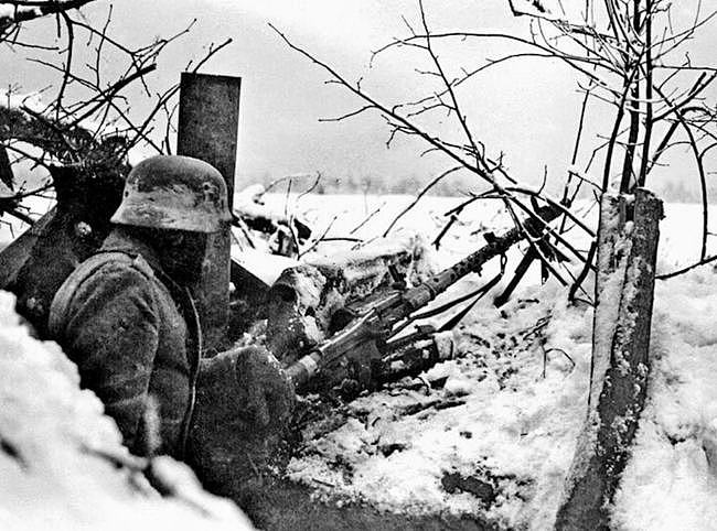 古德里安眼的莫斯科战役，严寒和飞雪同至，德军在饥寒交迫中挣扎 - 2