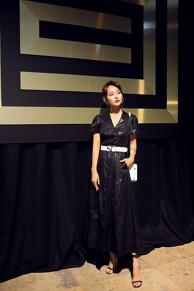 张嘉倪和陈乔恩同框，穿黑色裙显出贵妇的气质，风格差挺多的 - 7