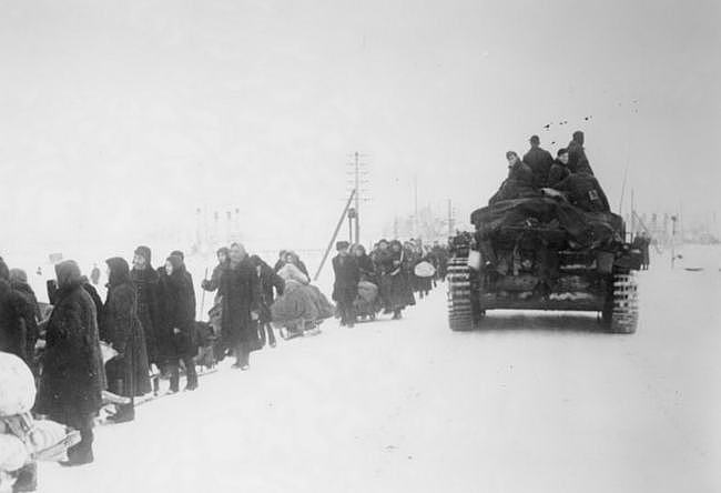 古德里安眼的莫斯科战役，严寒和飞雪同至，德军在饥寒交迫中挣扎 - 4