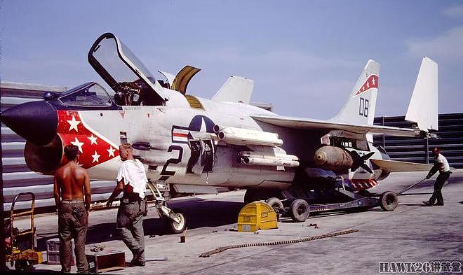 图说：沃特F-8“十字军战士”舰载战斗机 美国最后一款机炮战机 - 15