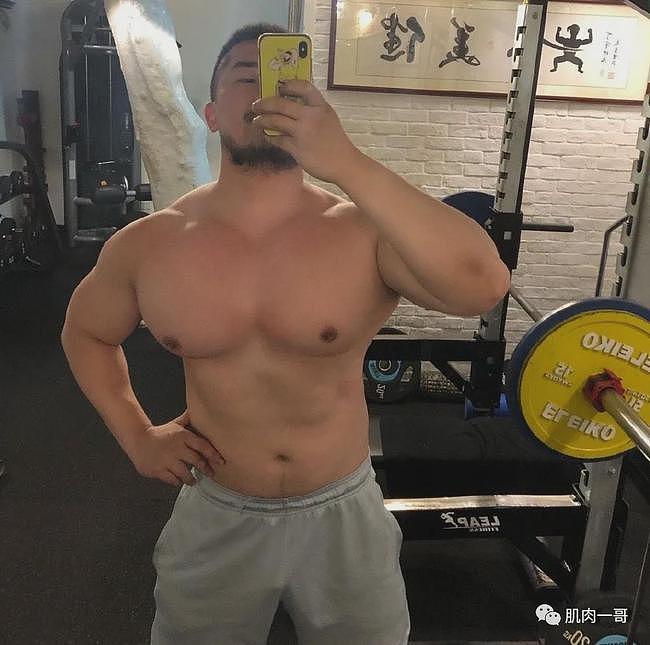 32岁上海肌肉壮男太撩了，这胸肌是真实存在的么？ - 20
