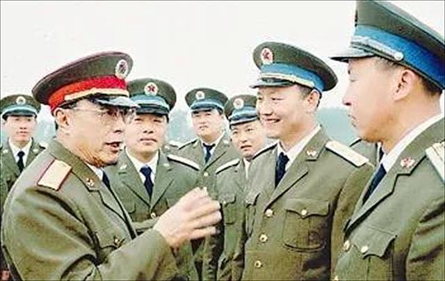 1988年，新中国恢复军衔制时，邓公为何提出：军衔设到上将为止？ - 7