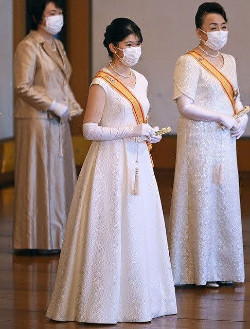 日本皇室新年招待会！20岁爱子公主穿礼服裙亮相，和雅子一样好看 - 5