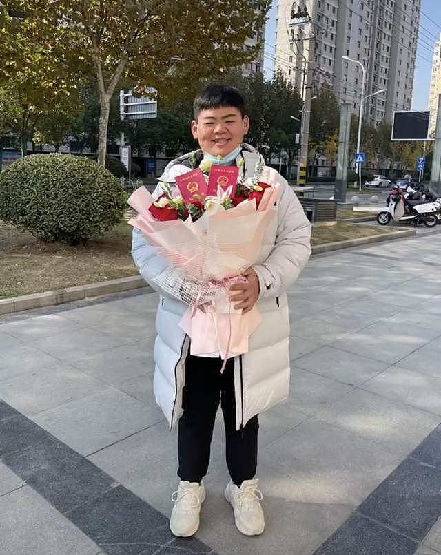 23岁网红官宣结婚！为高颜值老婆减重458斤，曾被誉为山东第一胖 - 3