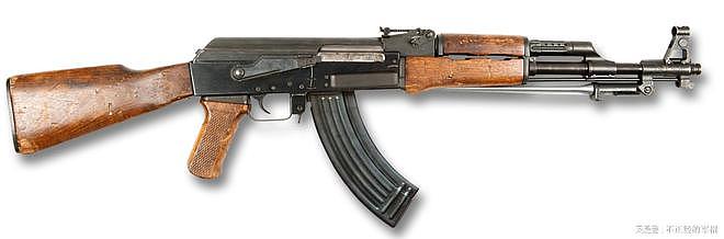 AK47突击步枪的国产版本五六冲，叫了个冲锋枪，名字真是错了么？ - 1