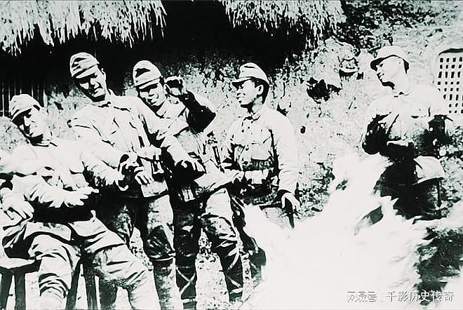 1937年，日军进村找“花姑娘”，一个日本兵冒死救下6个女人 - 8