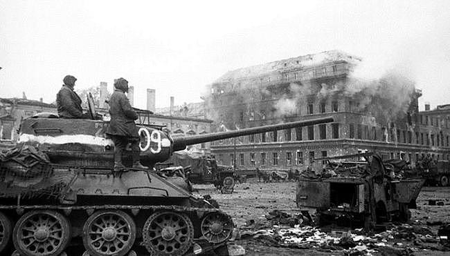 苏联在战前组建的机械化军，怎么在战争初期就被德军打得惨败？ - 1