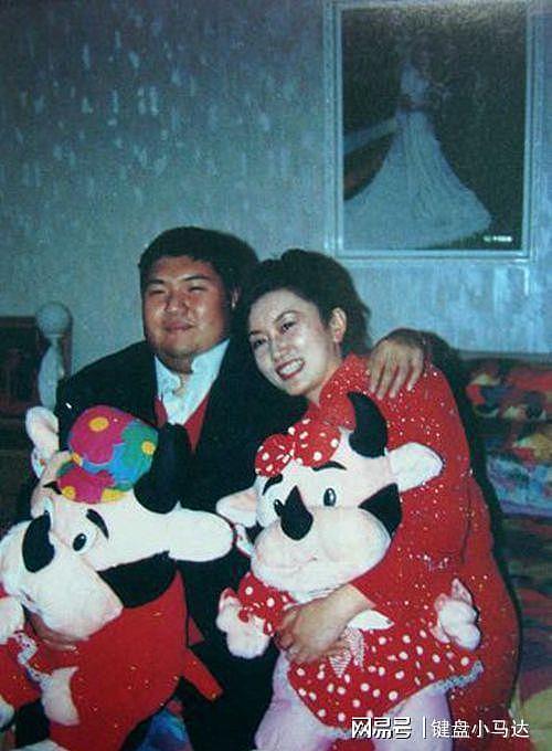 她是毛新宇少将第一任妻子，北大毕业后就结婚，身材高挑颜值动人 - 2