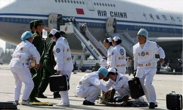 国航981航班遭劫，男子威胁不飞韩国就炸机，被机长一脚踹下飞机 - 9