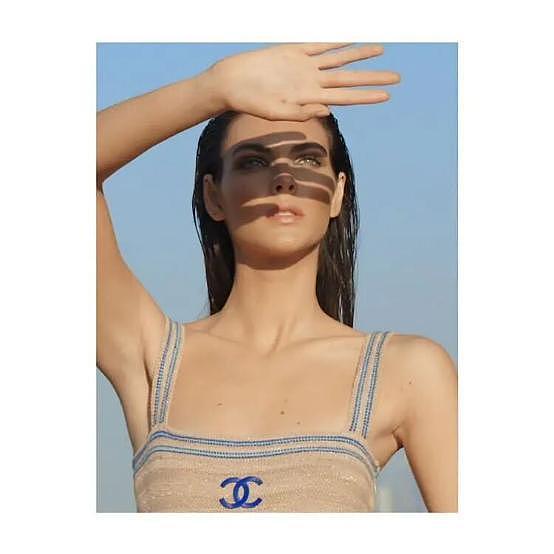 20岁意大利模特，长相酷似暮光女，被称为“杂志封面品牌收割机” - 1