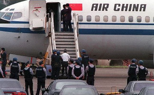 最后1个劫机到台湾的人：1998年10月28日机长袁斌带着老婆劫机 - 1