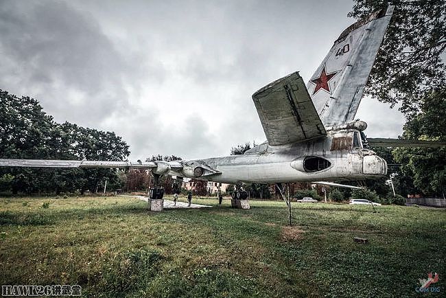 钻进图-16轰炸机 乌克兰博主冒险进入纪念碑 探索神秘的内部结构 - 5