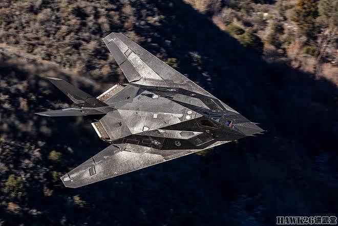 F-117“夜鹰”隐形战斗机最佳照片 分毫毕现 摄影师讲述神奇经历 - 3