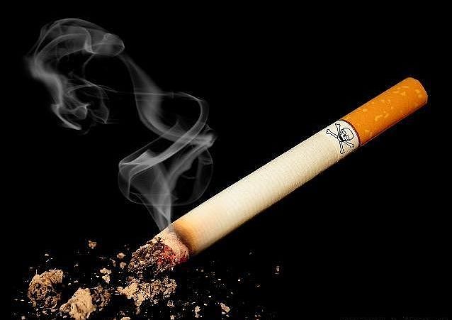 烟瘾比较大的人，想要让自己的肺舒服些，吸烟时不妨这样做 - 1