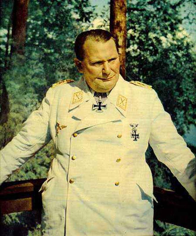 希特勒死前为什么委任邓尼茨掌管德军？1945年5月23日邓尼茨被捕 - 4