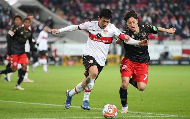 22岁日本中卫在德甲爆发！4个月前还在踢J2联赛，还不是绝对主力 - 1