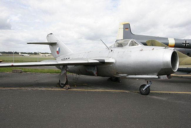 它是苏联第一代战机 产量超16500架 是美制F-86佩刀的噩梦 - 1