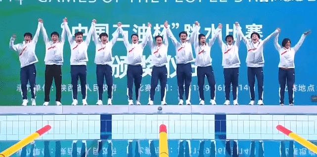 迷妹!广东跳水男团豪夺7连冠,全红婵戴发卡看台为谢哥陈艾森加油 - 9