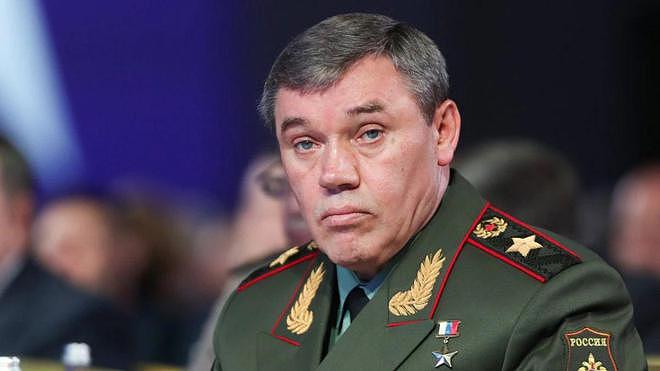 报告：俄军总参谋长惊险逃脱乌军袭击 但200士兵和1名将军丧生 - 2