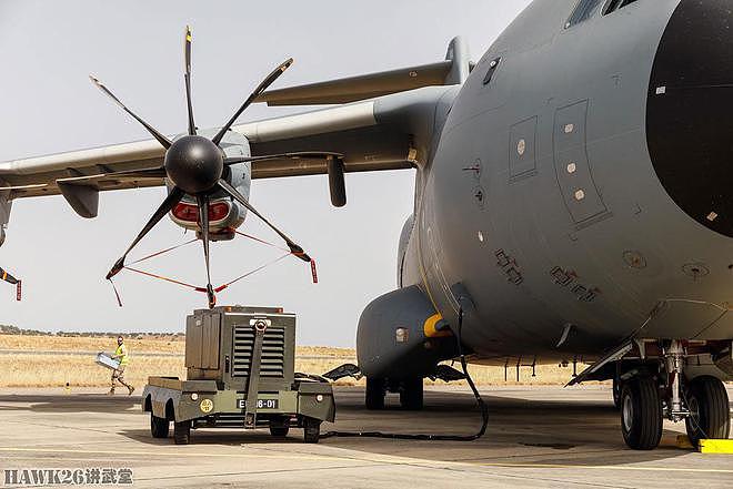 葡萄牙空军运输机演习 起飞前检查非常繁琐 C-130加油口位置特殊 - 5