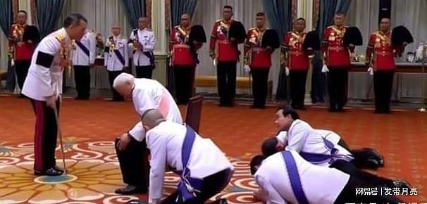拉玛九世在位时期，泰国为何恢复了匍匐跪拜礼？ - 6