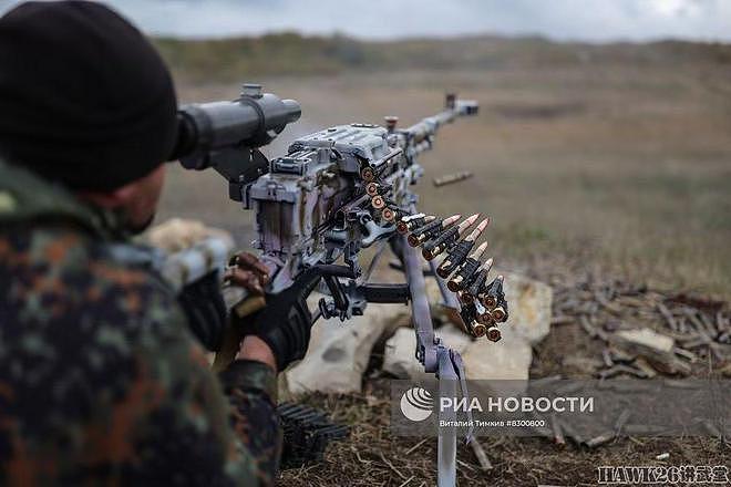 俄罗斯动员兵实弹训练 RPG大口径机枪齐上阵 应召老兵配新款步枪 - 10