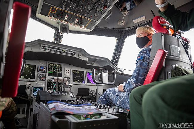 美澳军人参观日本US-2水上飞机 驾驶舱内部曝光 机组装备很特别 - 5