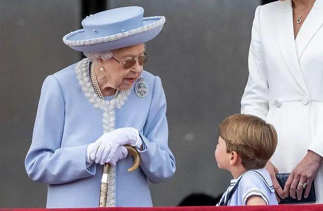 在70年未出错的英女王面前，王室时尚大聚会都是小儿科 - 54
