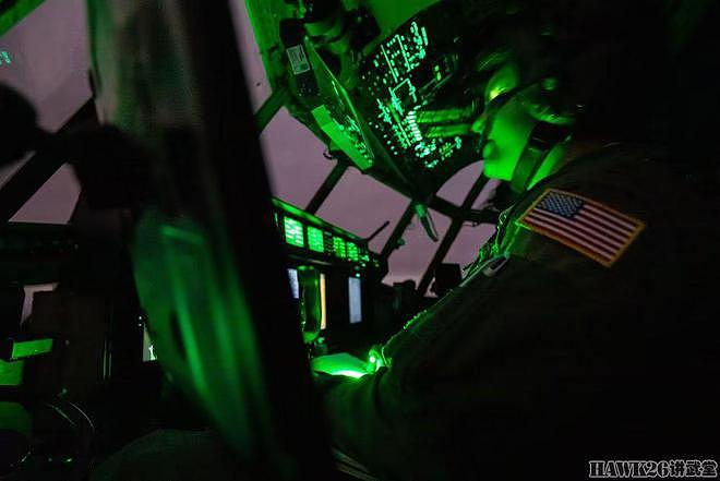 英国空军C-130J“大力神”夜航 飞行员佩戴夜视仪 训练有特殊目的 - 3