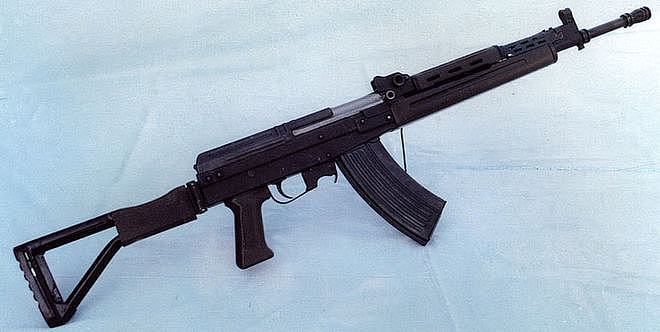 究竟是平庸步枪还是一款经典好枪？解放军现役制式自动步枪95式 - 2