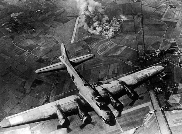 为什么德国不战略轰炸苏联的军工企业？1945年5月25日东京大空袭 - 2