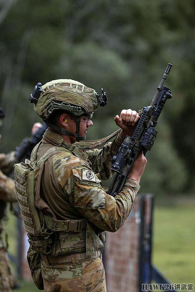 澳大利亚陆军实弹训练 最好的AUG登场 米尼米机枪悄然更换枪托 - 15