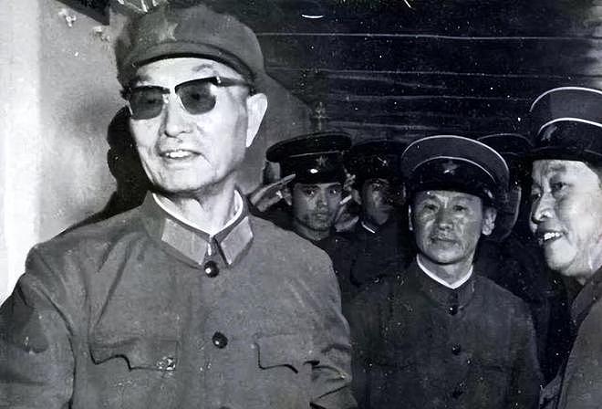 1984年张爱萍访美，舌战群儒占尽上风，回国却说：我这防长该撤职 - 8