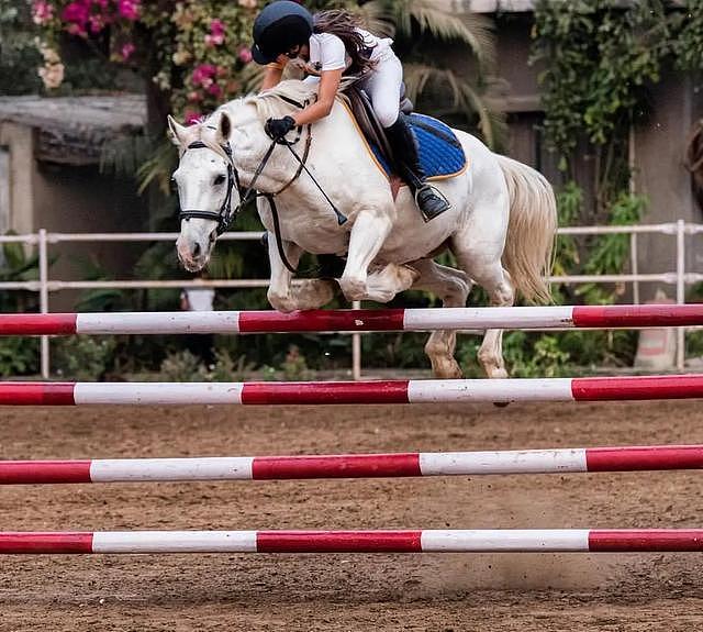 19岁印度姑娘喜欢在家里健身，日常酷爱骑马，马背上的她英姿飒爽 - 6