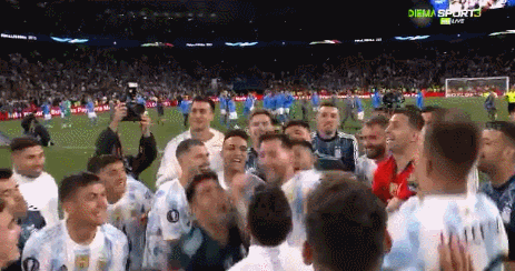 6万人见证！阿根廷夺冠后狂欢，梅西被高高抛起，欧洲杯冠军惨败 - 6
