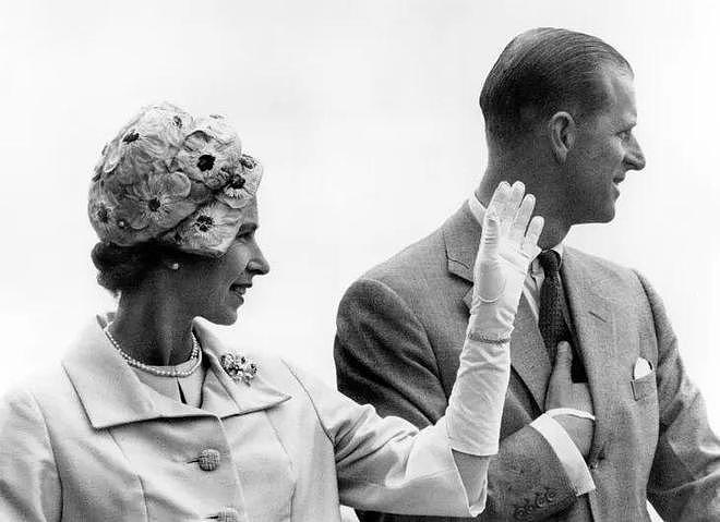 在70年未出错的英女王面前，王室时尚大聚会都是小儿科 - 39