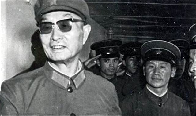 1964年，张爱萍会议中告假离开，周总理将其拦下搜身：保密无小事 - 6