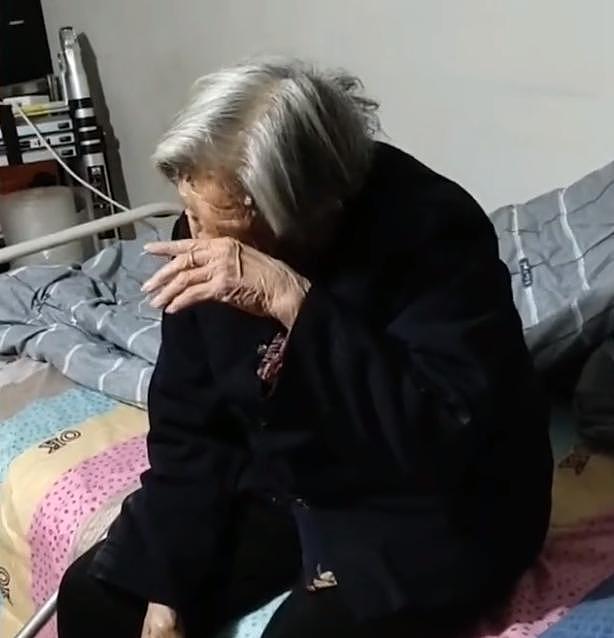 心酸！山东88岁痴呆老人凌晨哭喊着找妈妈，儿子：心里特别的难受 - 3