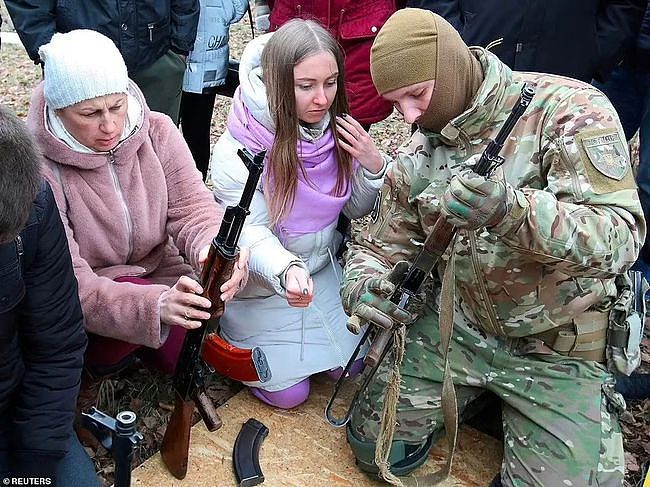 亲身经历战火，在乌克兰留学的退役特种兵：炮火连天，望早日和平 - 9