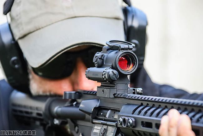枪械专家讲解：反射式红点瞄准具是射击新手最佳的枪械配件之一 - 2