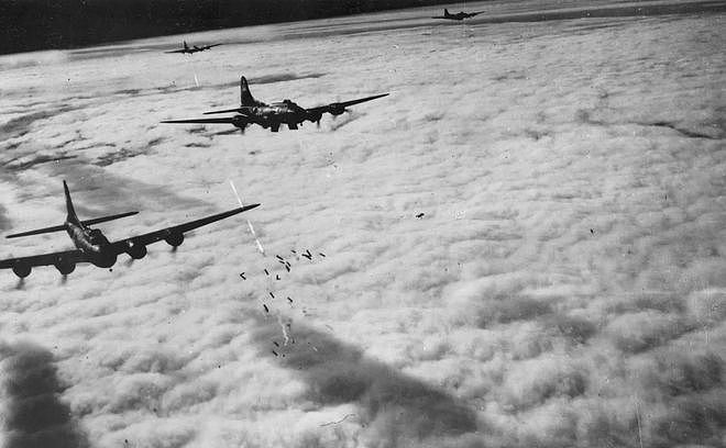 为什么德国不战略轰炸苏联的军工企业？1945年5月25日东京大空袭 - 18