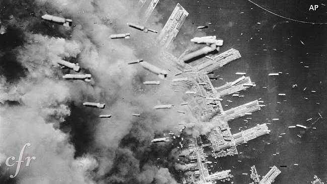 二战美军最强大轰炸 现场瞬间变成一座死城 几十万人死伤 - 2