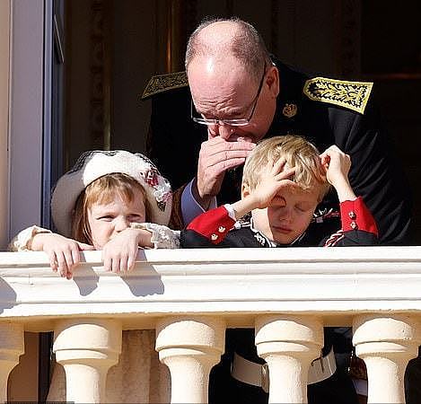摩纳哥王妃缺席国庆日活动！6岁龙凤胎萌翻，小公主穿皮草太美了 - 6