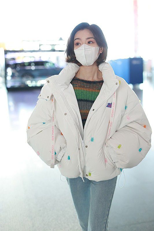 毛晓彤也在认真过冬，白色棉服配毛衣，这才是冬日的正确打开方式 - 3